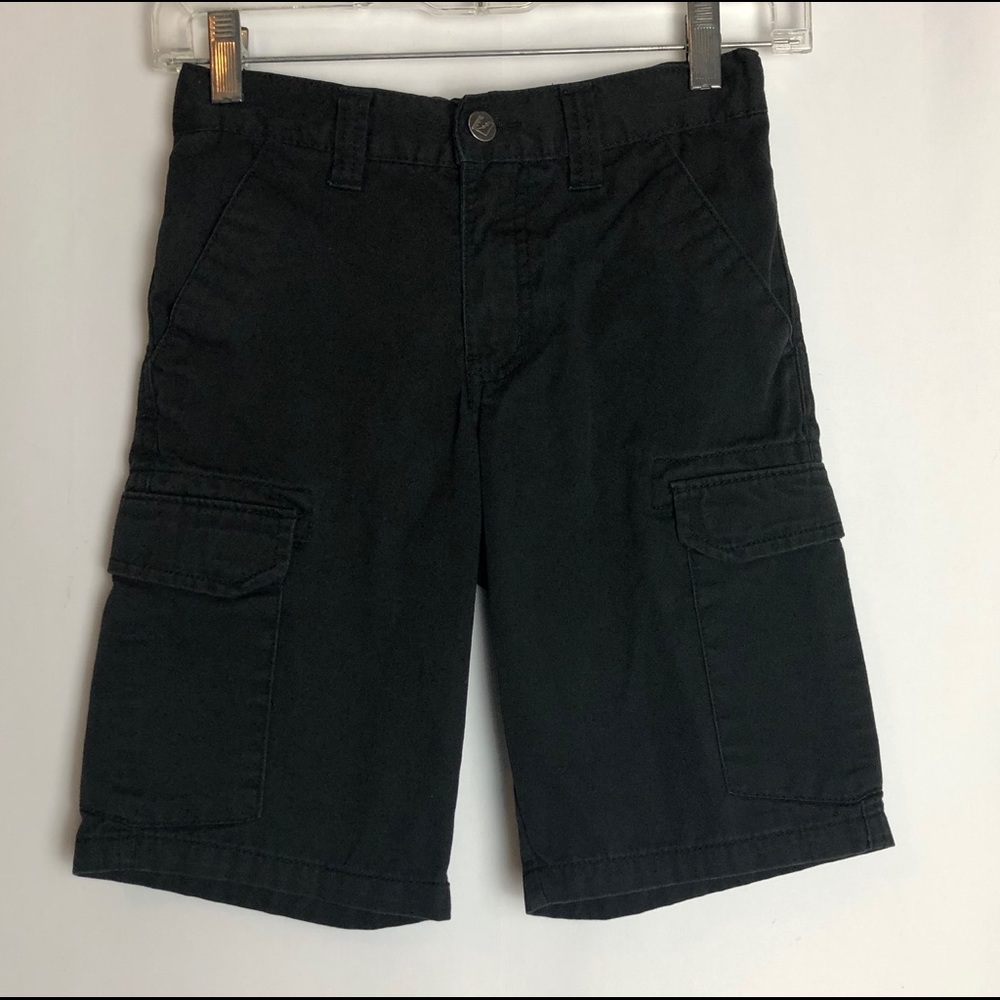 Amplify boys Black Cargo shorts size 8